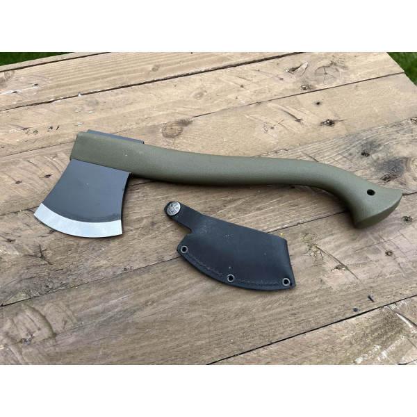 Hache MORA Outdoor : Légèreté et Précision pour l'Aventure