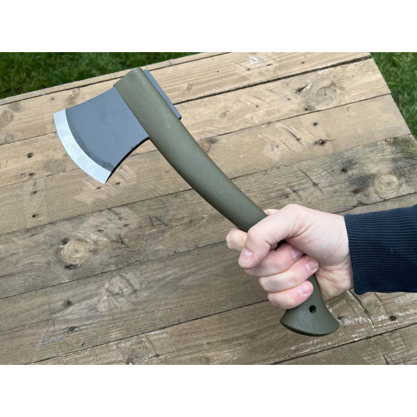 Hache MORA Outdoor : Légèreté et Précision pour l'Aventure