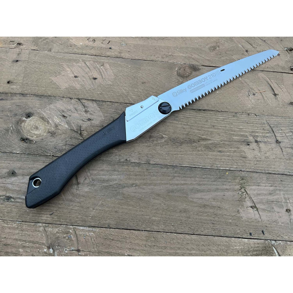 Scie Pliante SILKY Gomboy 210 : Précision et Confort en Extérieur