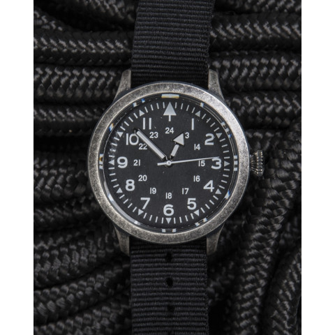 Montre militaire style britannique : acier et nylon